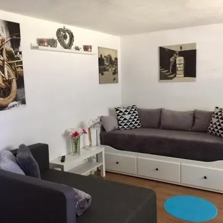 Ruhig Gelegene In Stadtnaehe Lägenhet *